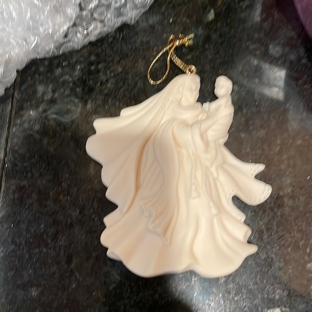 Avon Mother and child tree ornament